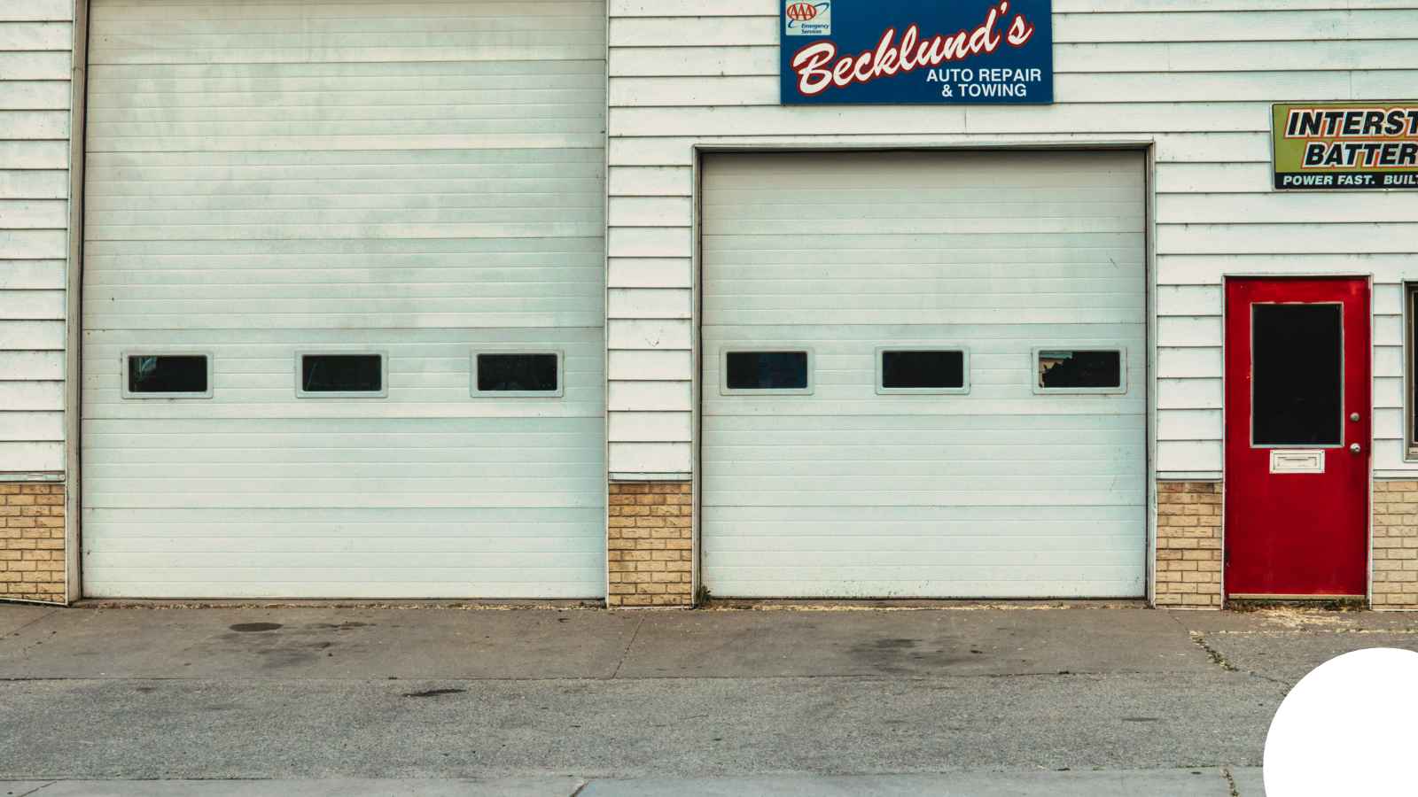 Garage Door in Memphis, TN — Hinge Repair Greater Nashville